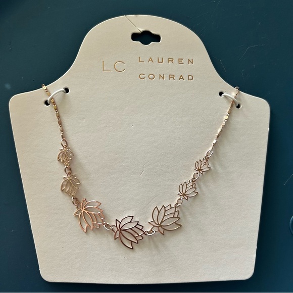 LC Lauren Conrad Gold Leaf Necklace Nature-Inspired Design - Picture 1 of 2